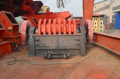 生產(chǎn)線(xiàn)維修人員更換破碎機(jī)錘頭應(yīng)該注意的一些問(wèn)題?