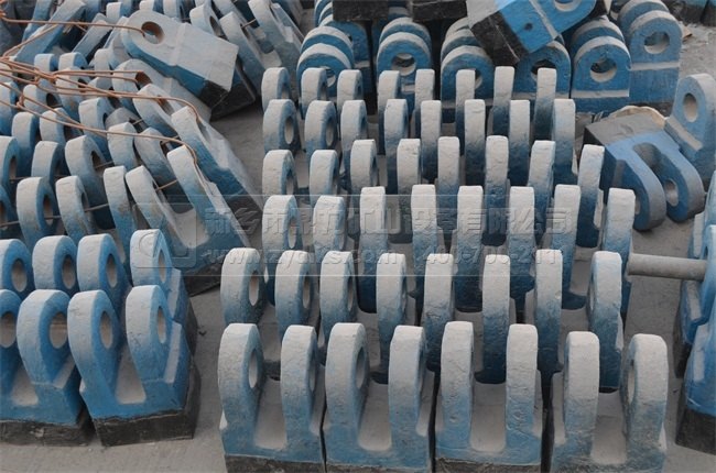 新型錘式破碎機(jī)錘頭耐磨性驚人